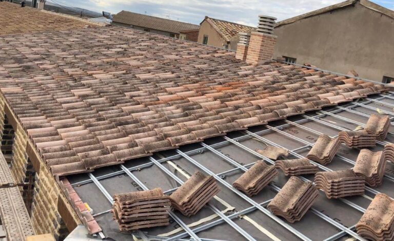 Tejado con sistema de aislamiento térmico para mejorar la eficiencia energética de una vivienda en Murcia